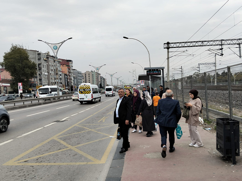 Vatandaşlardan tepki: Halkevi Durağı’na yeni kapalı durak istiyoruz!
