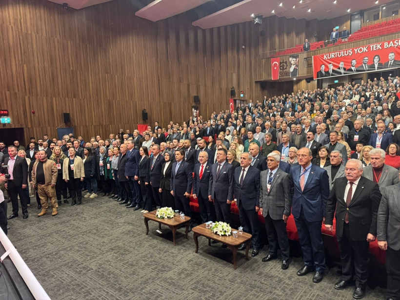Ağbaba kongrede Bülent Sarı'ya teşekkür etti