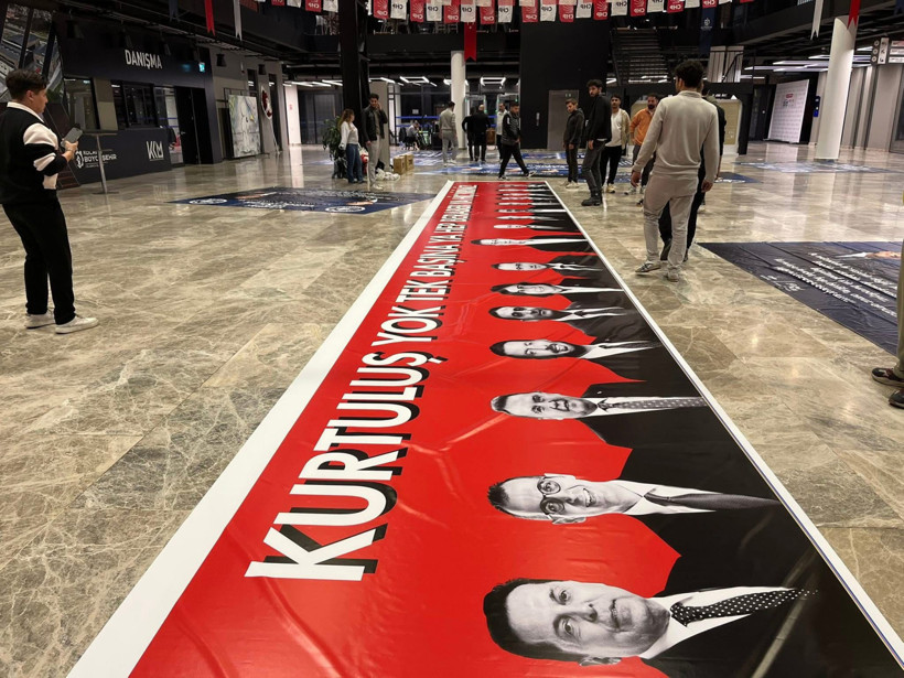 CHP’li gençlerden geç saatlere kadar kongre hazırlığı