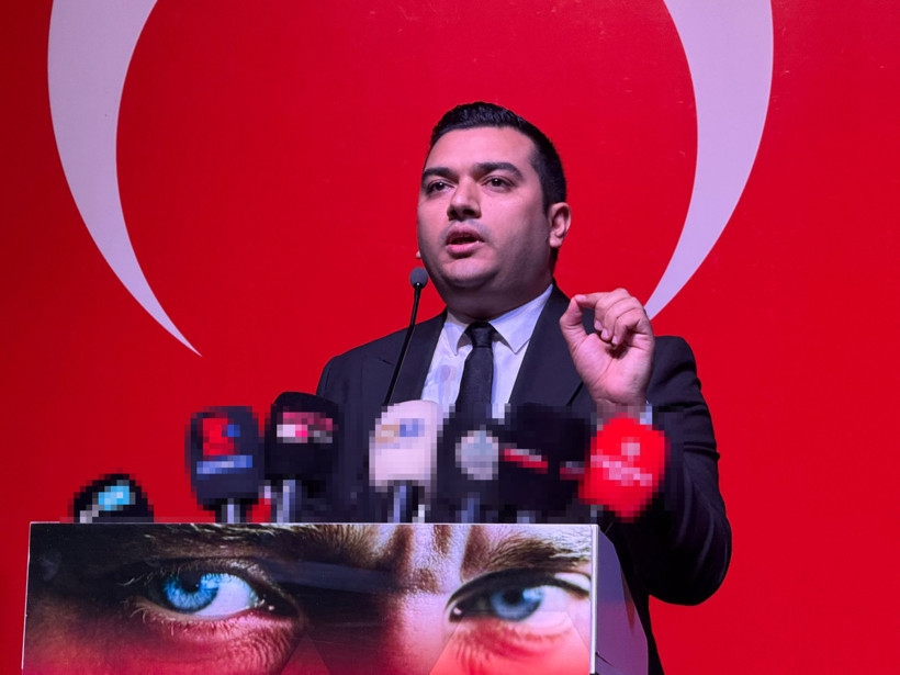 Kitabın ortasından CHP il kongresi!