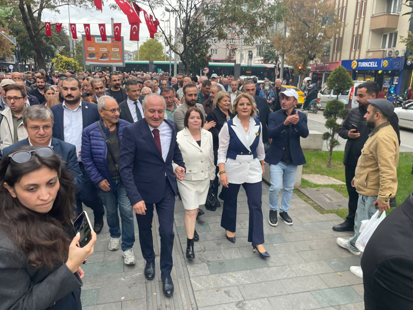 CHP'lilerden, İzmit'te yeni il başkanıyla yürüyüş