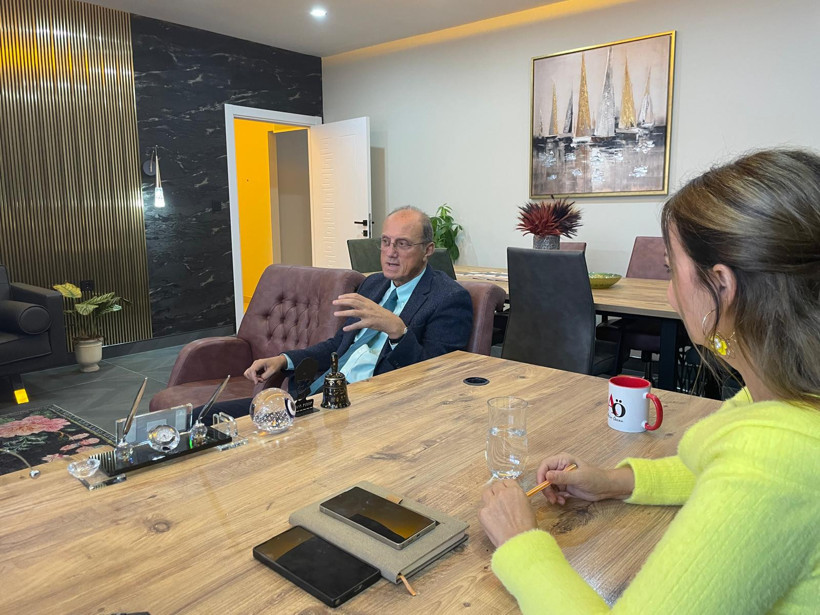 Özgür Özel, Hürriyet'e "Aday ol kaybedersen yerin hazır" demiş!