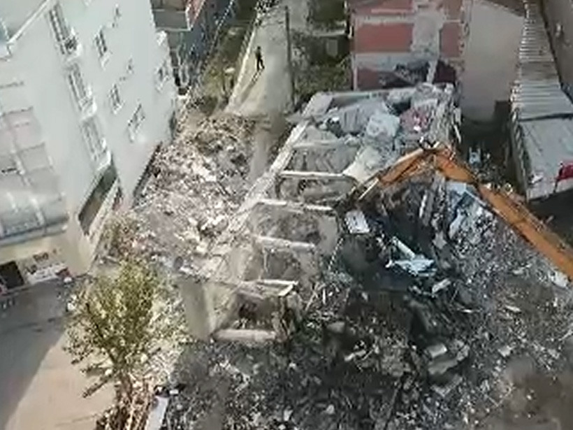 Gebze'de 4 kişiye mezar olan binanın enkazı kaldırılıyor!