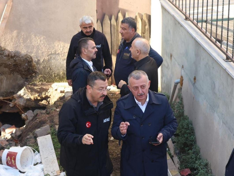 Tahir Büyükakın, batı yakasından elini çekmiyor