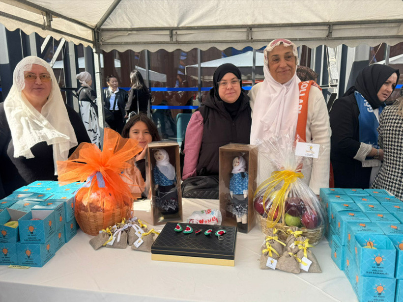 AKP’li kadınlardan stant! İzmit ve Körfez’in tanıtacak bir şeyi yok mu?