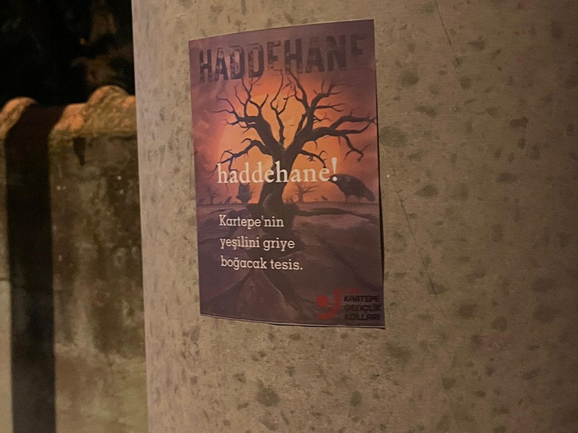 CHP’li gençler Kartepe sokaklarını haddehane afişleriyle donattı