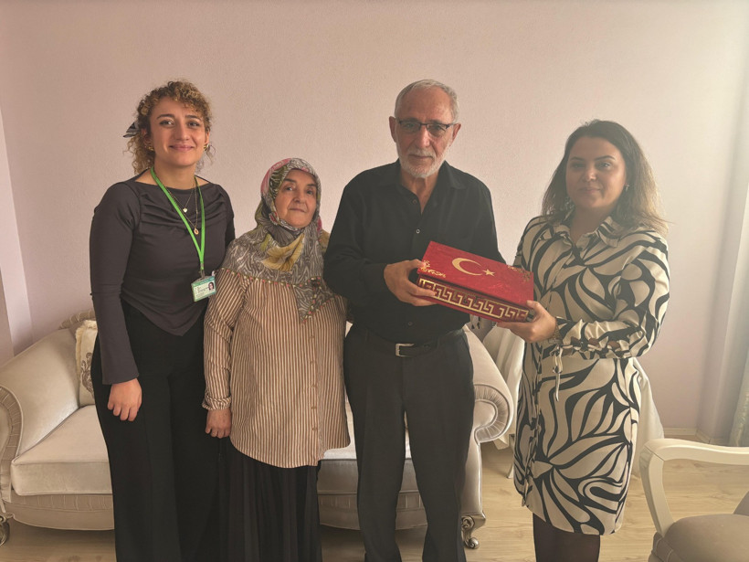 İzmit Belediyesi, elinde Kur’an ile CHP’li Gökçe’nin sınırlarına girdi!