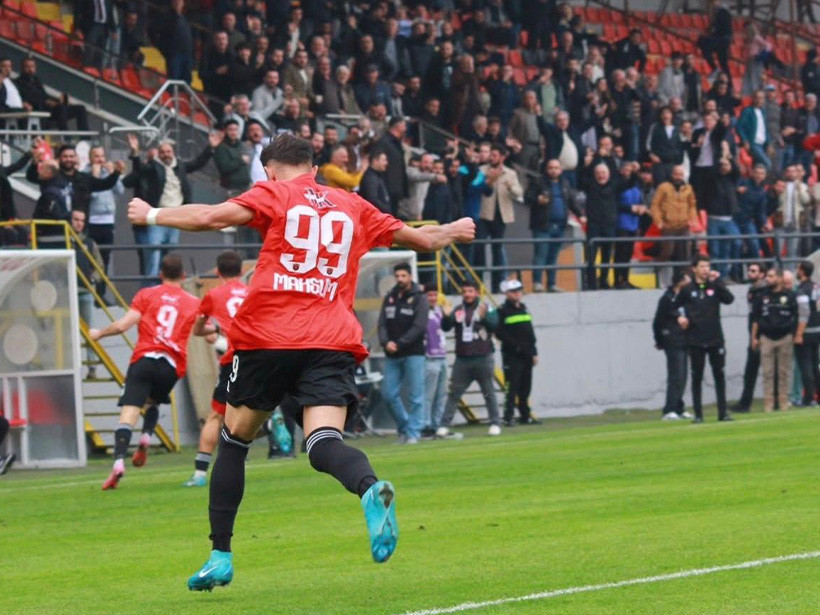 Gölcük’te gol düellosu: Derbi 3-3 bitti!