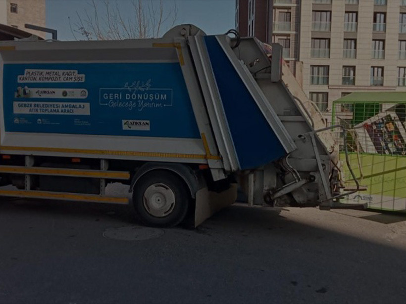 Felaketler bitmiyor: Gebze’de çöp kamyonunun çarptığı belediye işçisi hayatını kaybetti!