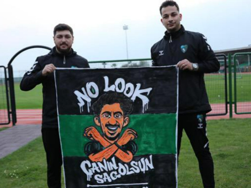 Tayfur Bingöl’e özel pankart: “No Look ve Canın Sağolsun”