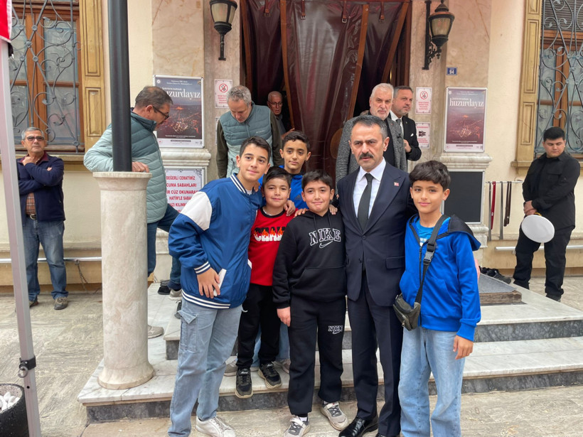 Mevlide katıldılar. Kocaeli Valisi ve Büyükakın’dan Atatürk düşmanlarına tokat gibi cevap!