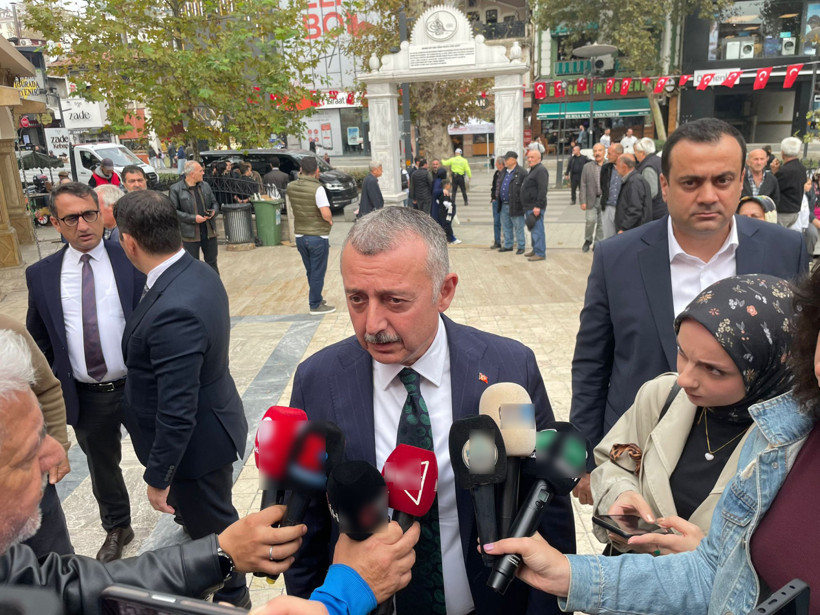 Mevlide katıldılar. Kocaeli Valisi ve Büyükakın’dan Atatürk düşmanlarına tokat gibi cevap!