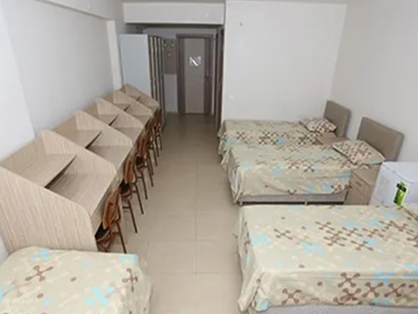 CHP’li genel başkan yardımcısı duyurdu: 8 öğrenci KYK yurdundan atıldı!