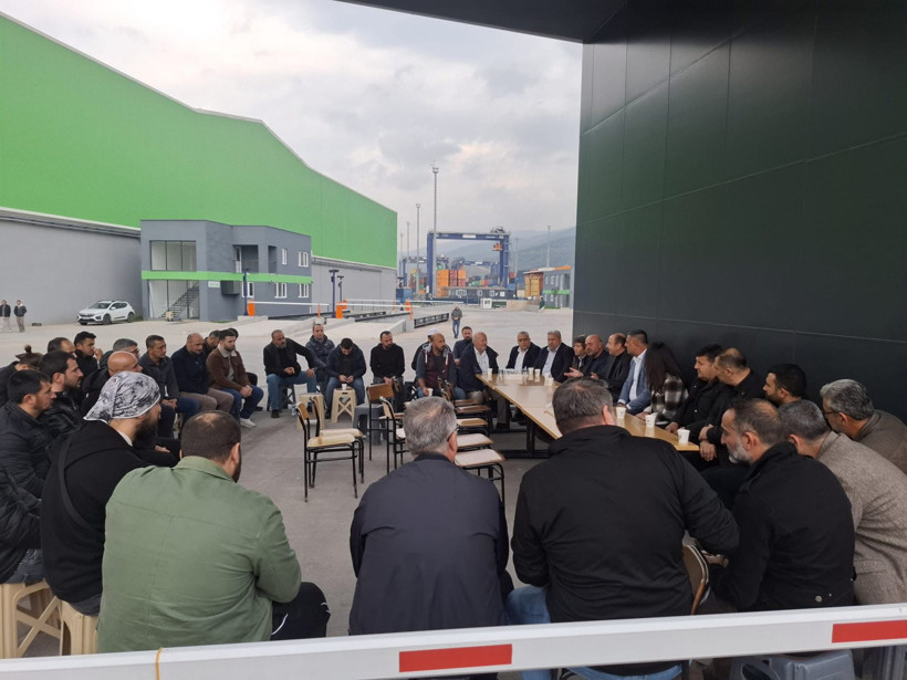 Grev devam ediyor: TÜRK-İş heyeti GÜBRETAŞ’a geldi