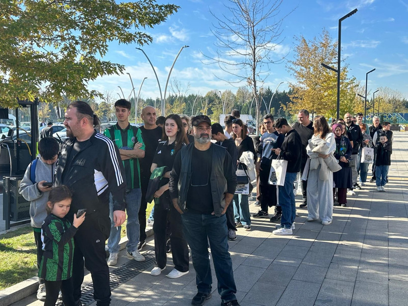 Hediyeleri bizzat Agyei verdi! Sempozyumda büyük ilgi