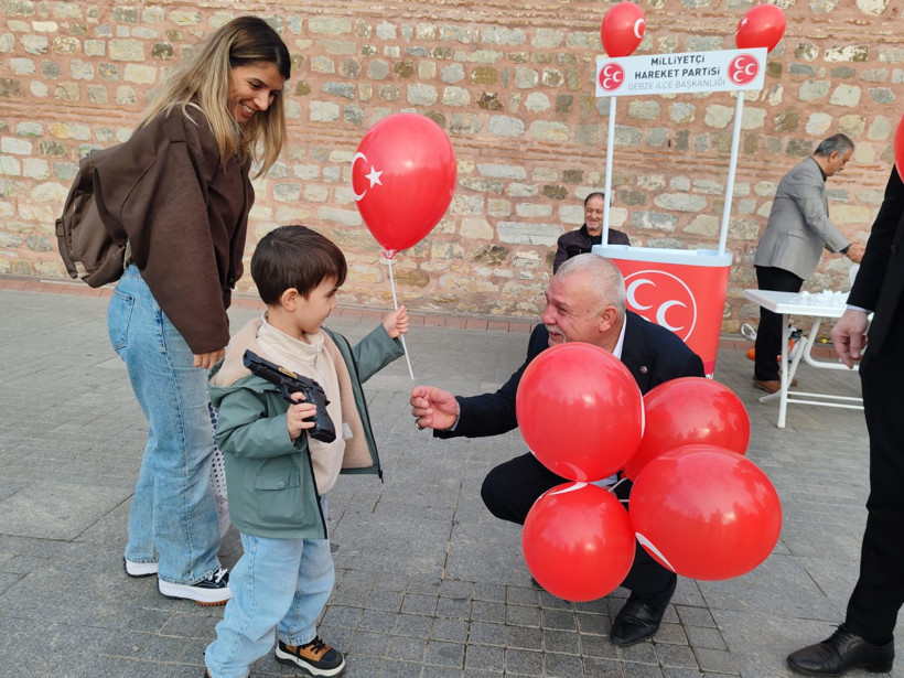 MHP’liler çocuk hakları gününde çocukları unutmadı