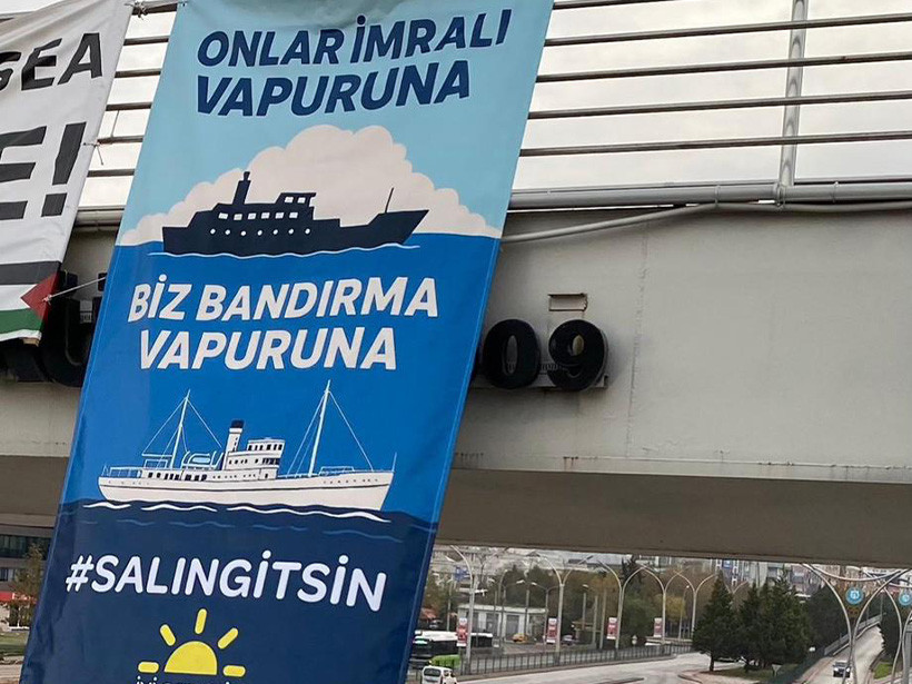 İYİ Partililer, İzmit’i Bahçeli’ye göndermeli afişlerle donattı!