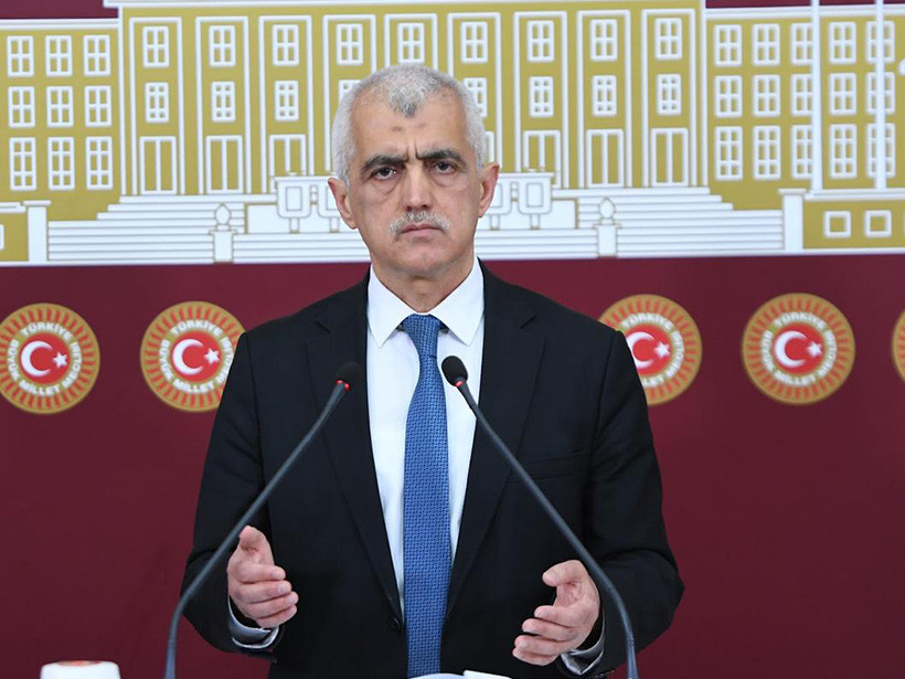 Bakan’a karşı konuştu: “Kocaeli’de sağlık sistemi tel tel dökülüyor!”