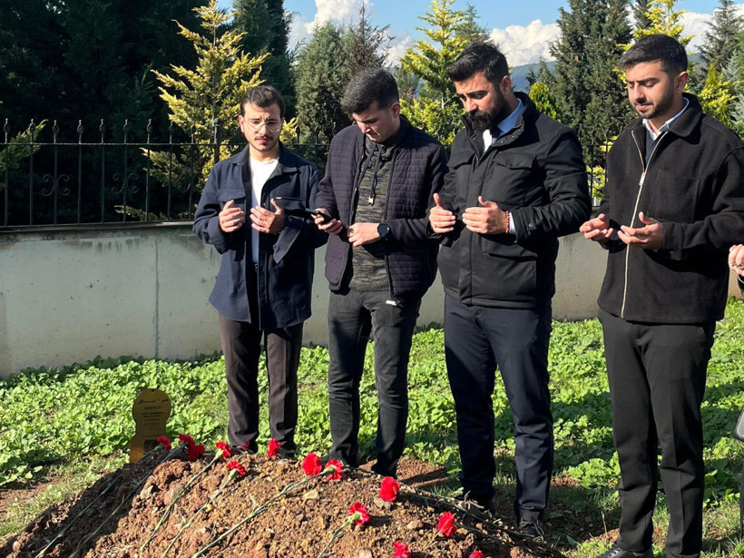 CHP’li gençler şehit öğretmenleri unutmadı