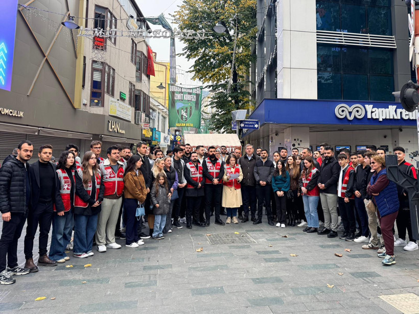 CHP’li gençler Kocaeli’de TRT çağrısı yaptı “İmamoğlu’nun davası yayınlansın”