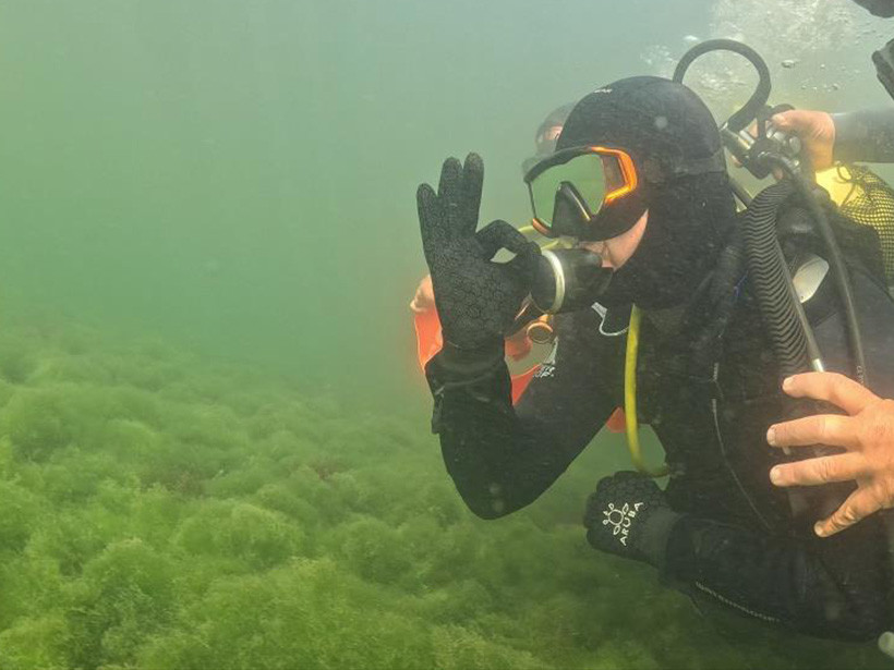 İzmit Körfezi'nde tarihi anlar. Büyükakın dalgıç oldu, denize daldı