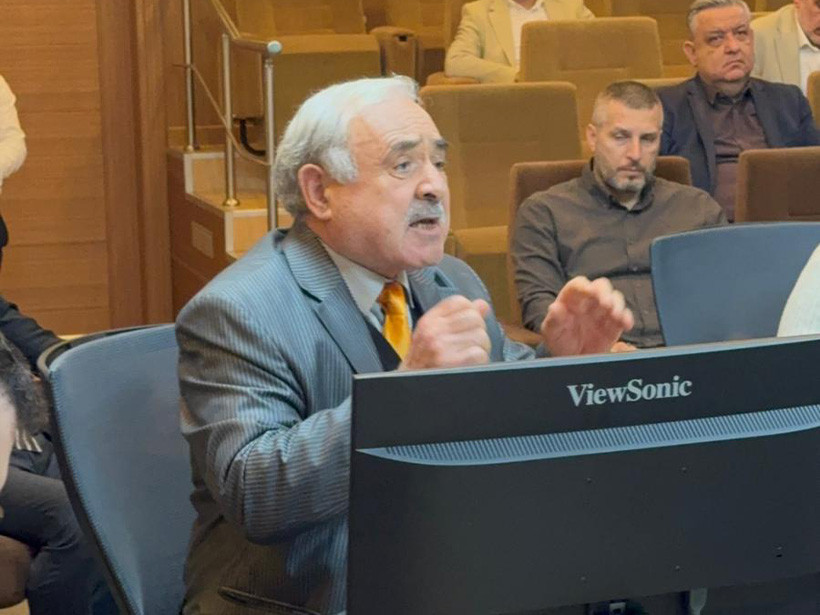 Eski başkan yardımcısını encümene şikayet etti “Dayak yiyoruz, küfür yiyoruz, bıçaklanıyoruz”