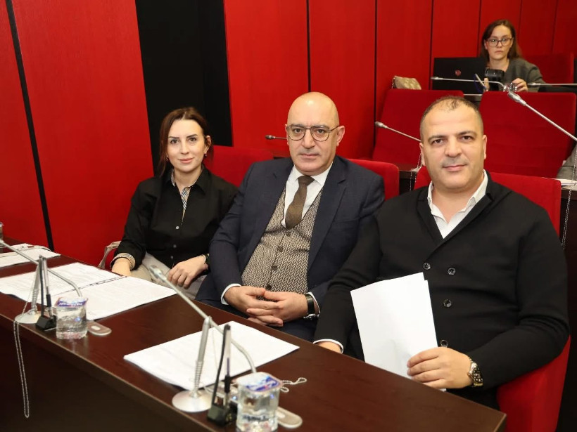 İYİ Partililer çöken binanın peşini bırakmıyor