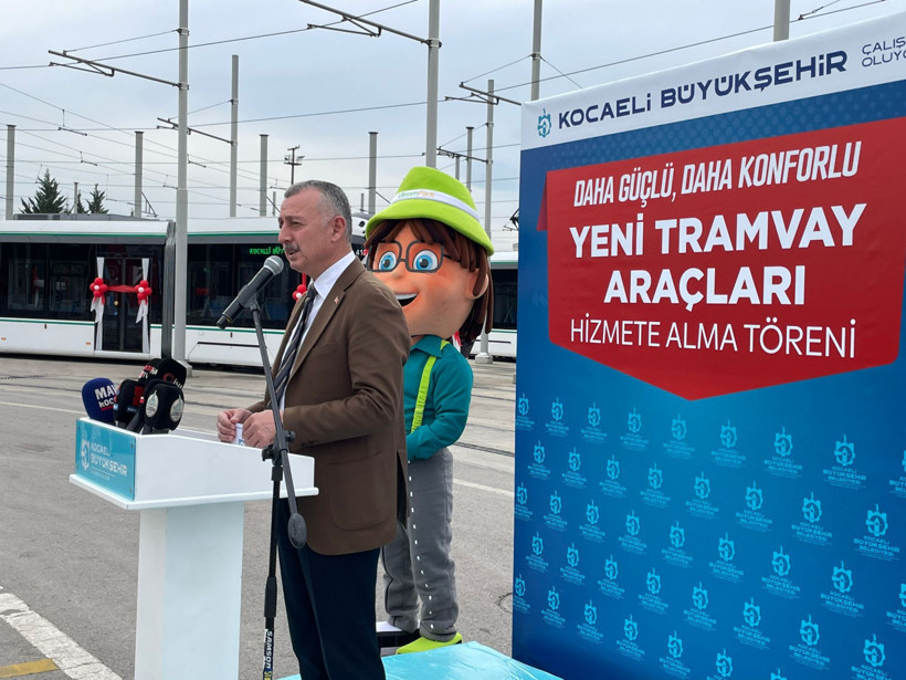Yeni tramvaylar tanıtıldı. Büyükakın, “Hiç çalışanla çalışmayan bir olur mu?”