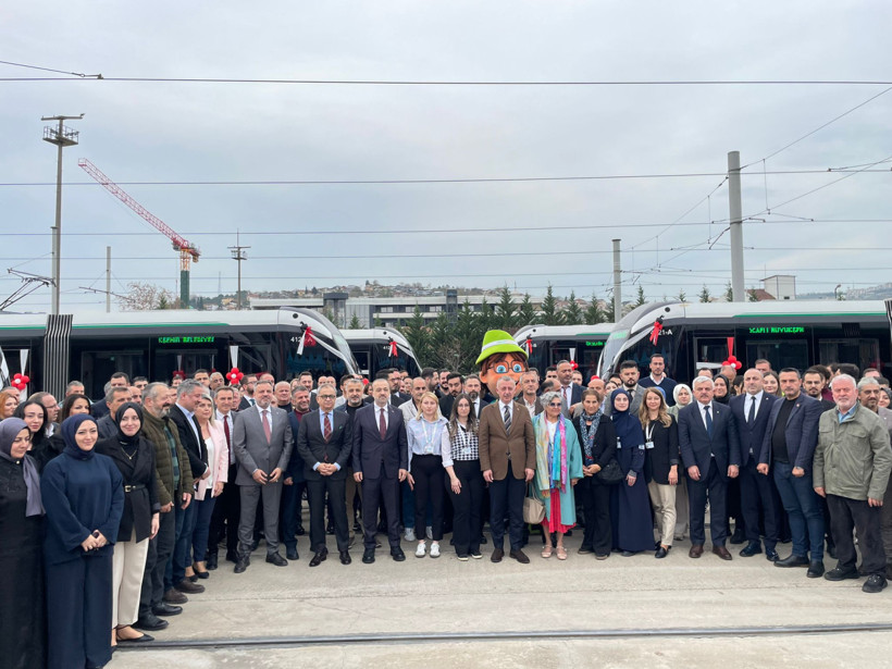 Yeni tramvaylar tanıtıldı. Büyükakın, “Hiç çalışanla çalışmayan bir olur mu?”