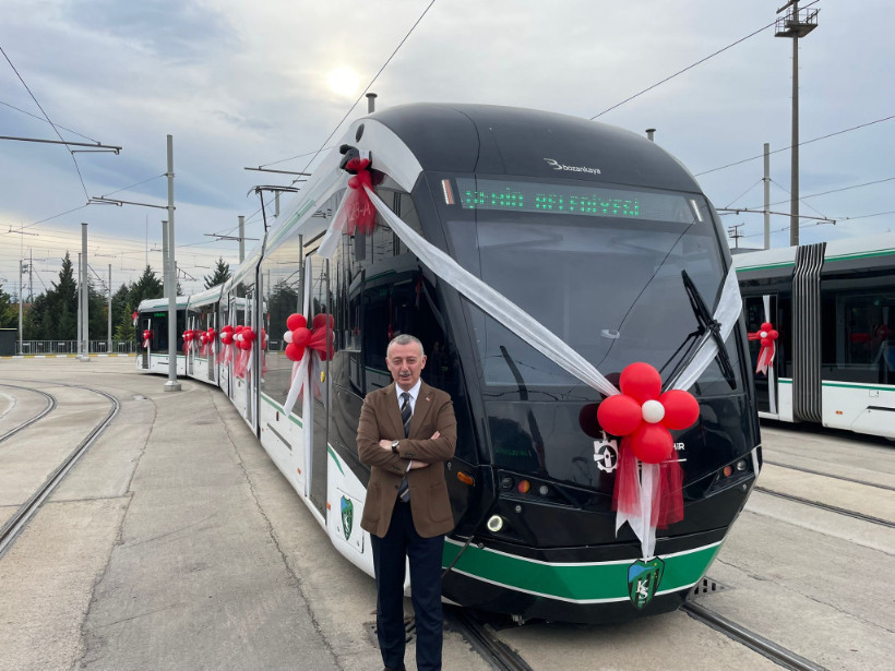 Yeni tramvaylar tanıtıldı. Büyükakın, “Hiç çalışanla çalışmayan bir olur mu?”
