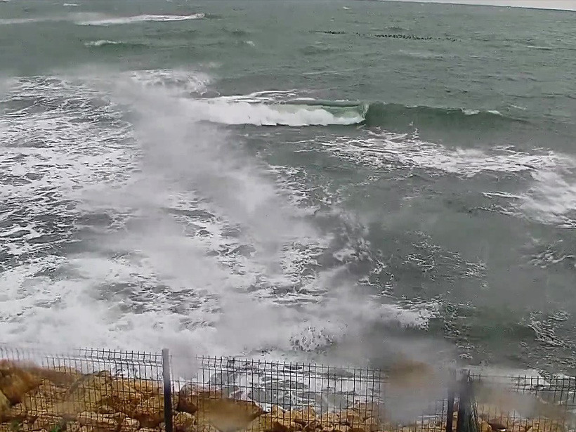 Kocaeli'de fırtına etkili oluyor: Sahillerde dalgalar yükseldi!