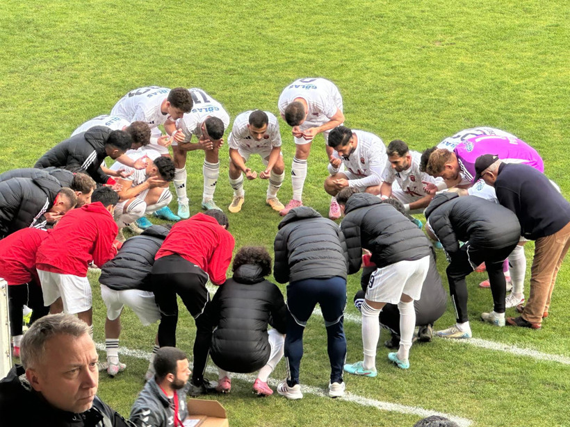 Gölcükspor, gergin derbide darbe aldı! Lider, Hendekspor’a 0-1 mağlup oldu