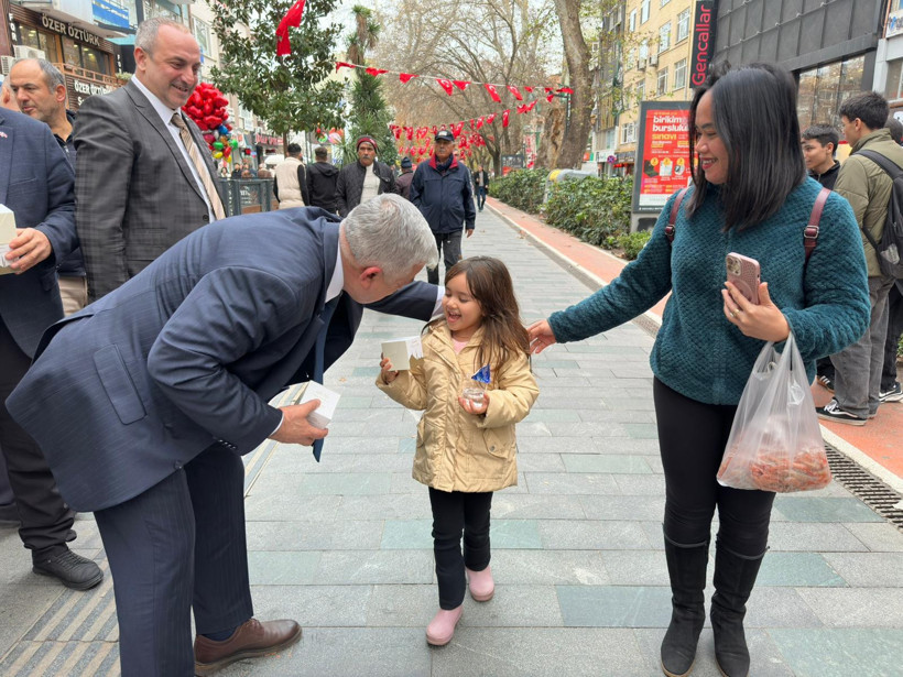 İzmit&rsquo;te 5 bin kandil simidi dağıttılar