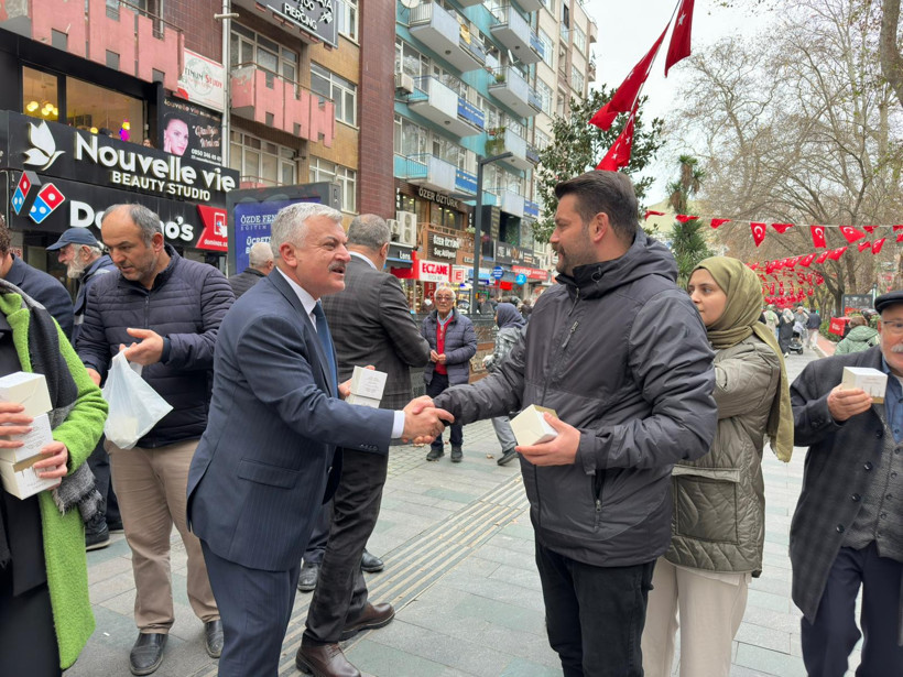 İzmit&rsquo;te 5 bin kandil simidi dağıttılar