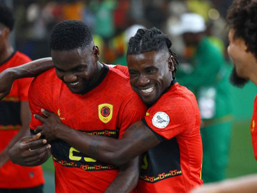 Angola elendi, Show erken dönüyor