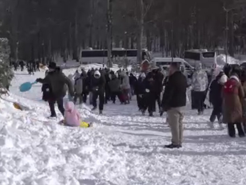Öğrencilerin teleferik ve kar toğu keyfi... İşte o görüntüler