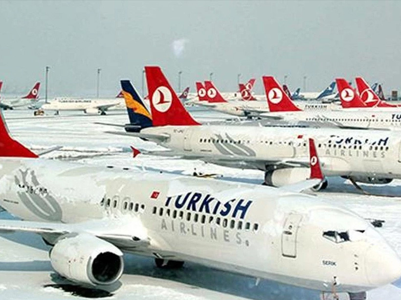 Hava ulaşımına kar engeli! THY, 61 seferini iptal etti