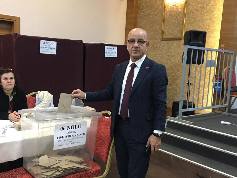 Aydın Ünlü de emlakçı olup oy kullanmış!