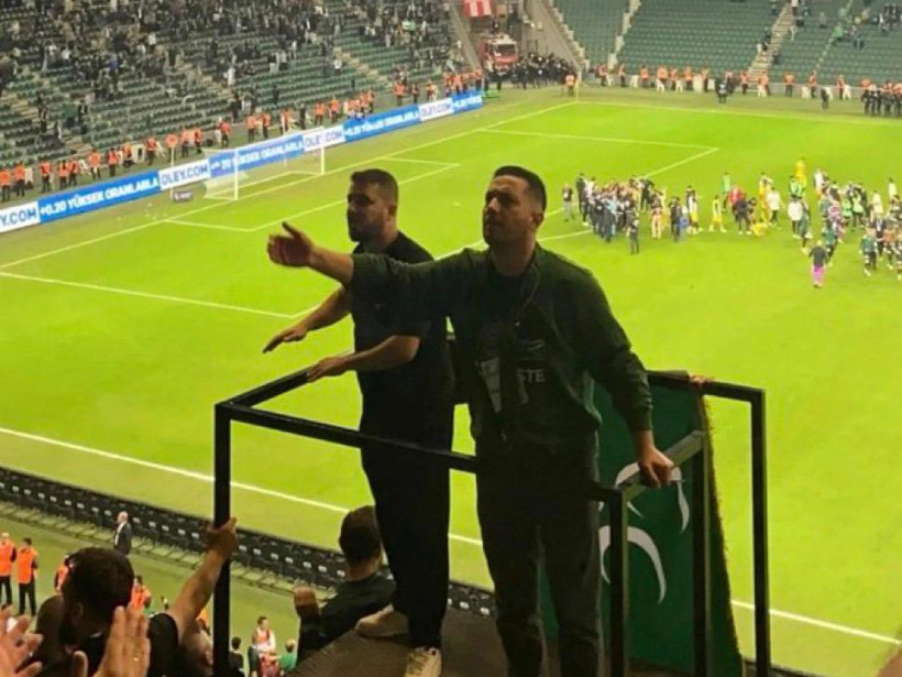 Ulaş Özcan’dan mesaj: “Bu tribün susmaz, bu şehir boyun eğmez!”