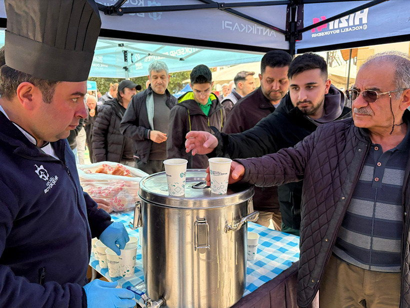 Büyükşehir’den deprem şehitleri için çorba ikramı