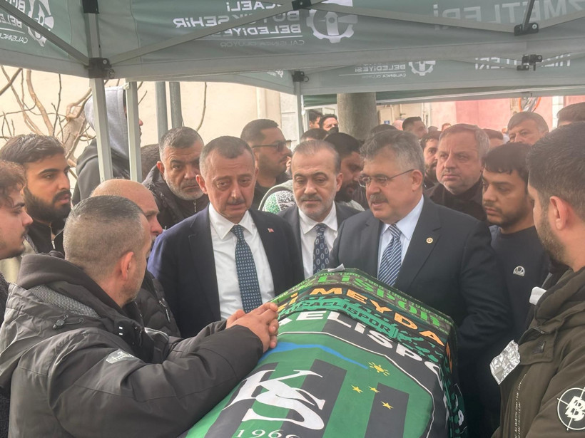 Protokol oradaydı: Kocaeli, trib&uuml;nden d&uuml;şen Harda'yı g&ouml;zyaşlarıyla uğurladı!