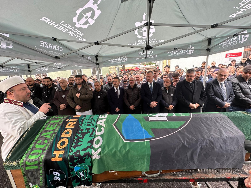 Protokol oradaydı: Kocaeli, tribünden düşen Harda'yı gözyaşlarıyla uğurladı!