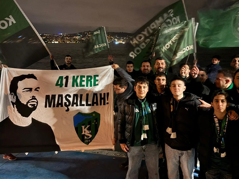 Kocaelisporlu taraftarlardan, Selçuk İnan'a 41. yaş sürprizi