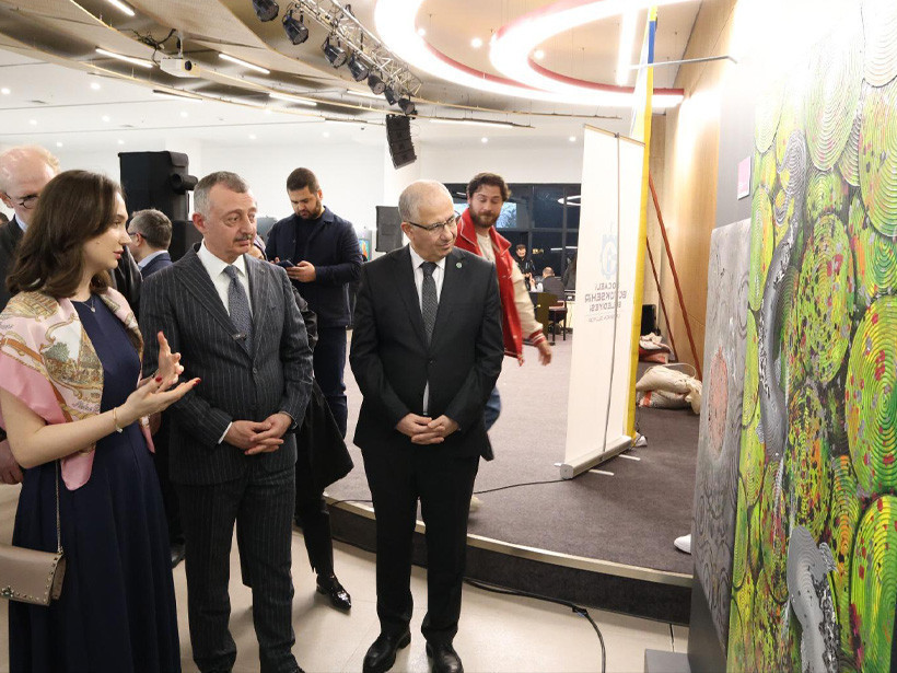 Büyükakın: “Buradan tüm dünyaya sesler, renkler ve ışıklar yayılacak”