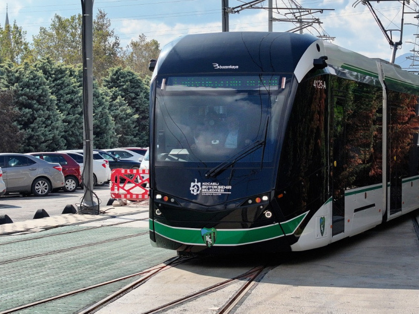Tramvaylarda Kocaelispor rüzgarı: Mavi gitti, yeşil-siyah geldi