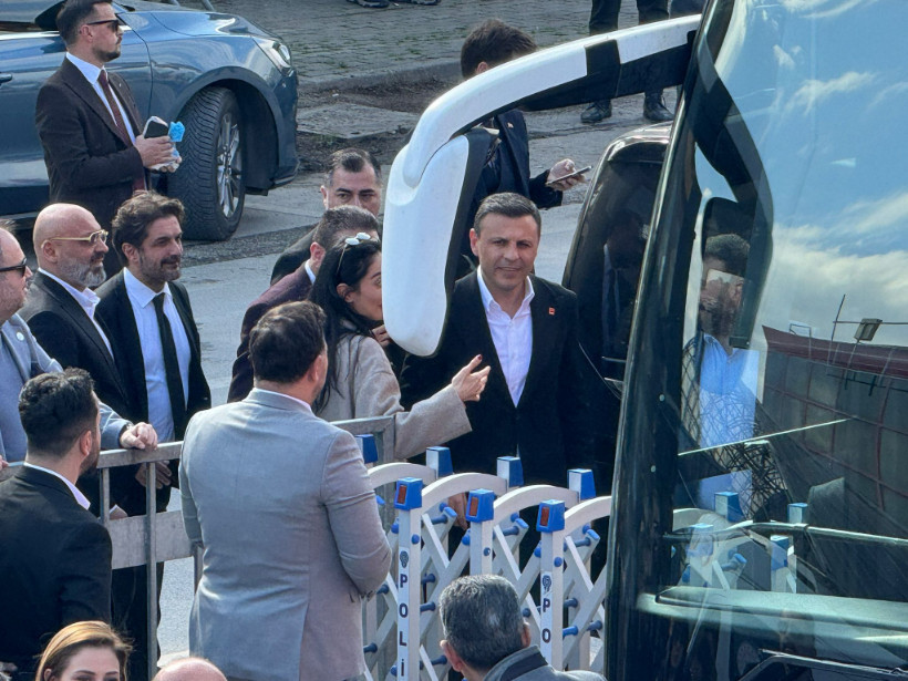 Mitingi duyuran Özgür Çelik, Kocaeli’de