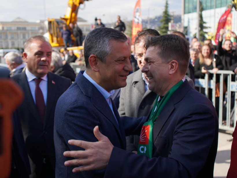 Özgür Özel ve Bülent Sarı’nın dikkat çeken samimiyeti!