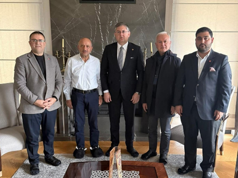 Harun Yıldızlı, CHP’li başkanlarla birlikte Fikri Işık’ın evinde