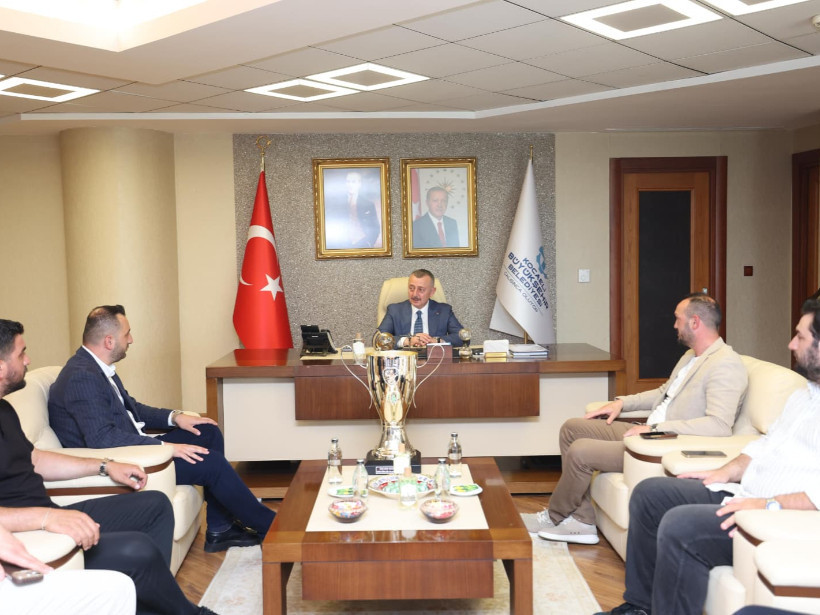 Kadir Özdemir ve yönetimden Tahir Büyükakın’a ziyaret