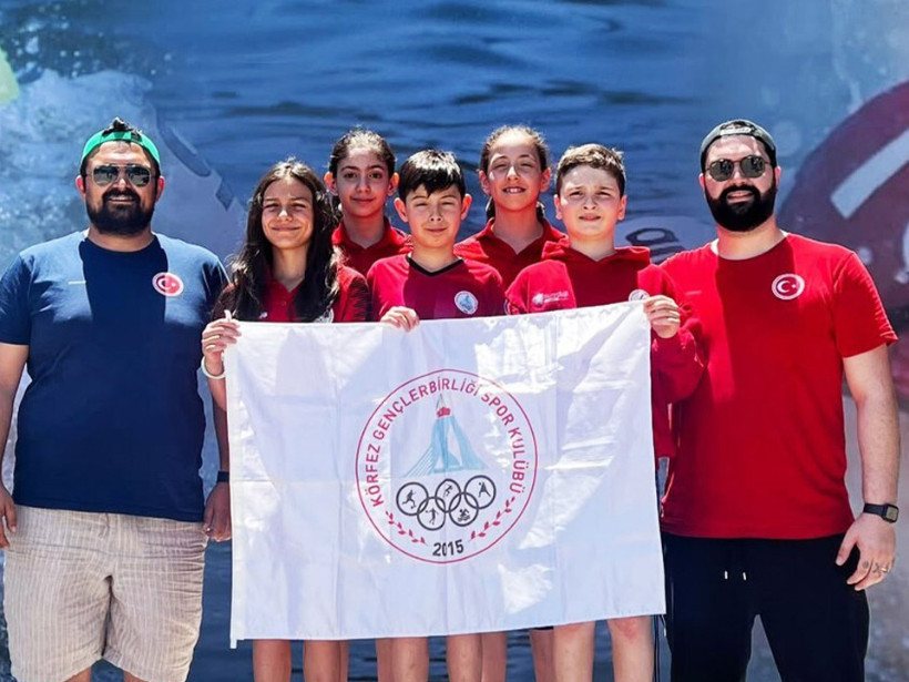 Körfezli genç yüzücüler milli takıma seçildiler